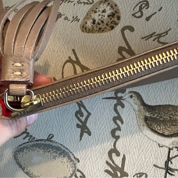 Dooney & Bourke Tan Leather Carrington Clutch ,tassel and embossed gold letters - Picture 6 of 11
